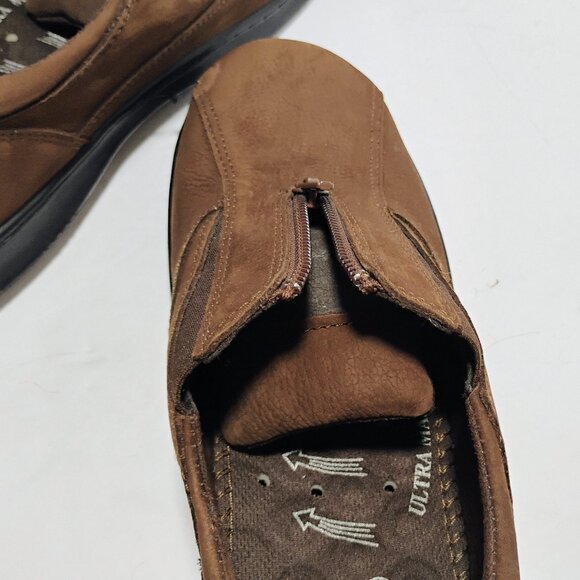 NWT COBBIE CUDDLERS WOMENS 9W BROWN SUEDE SHOE BOOTIES - Picture 6 of 12